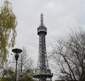 Cộng hòa Séc: Rơi từ tháp quan sát, 6 trẻ em thương tích